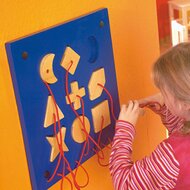 Wandspielobjekt "Steckformen" von BELEDUC