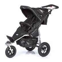 La poussette sport "Jogger-Twist" design 2012 carbone/noir de TFK