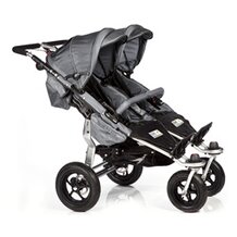 La poussette double "Twinner Twist Duo" carbone/gris de TFK