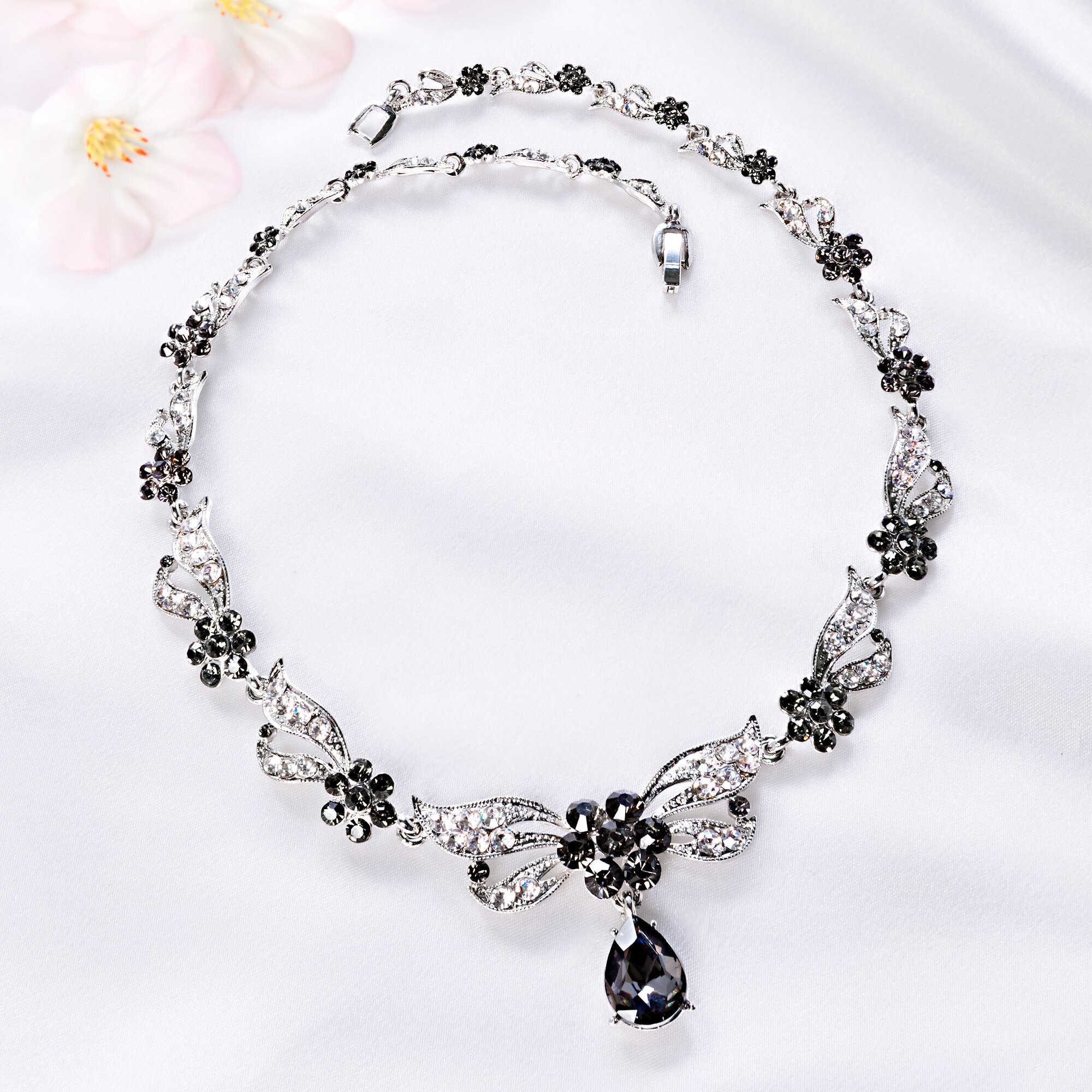 Collier « rêve de fleurs » + boucles doreilles GRATUITES