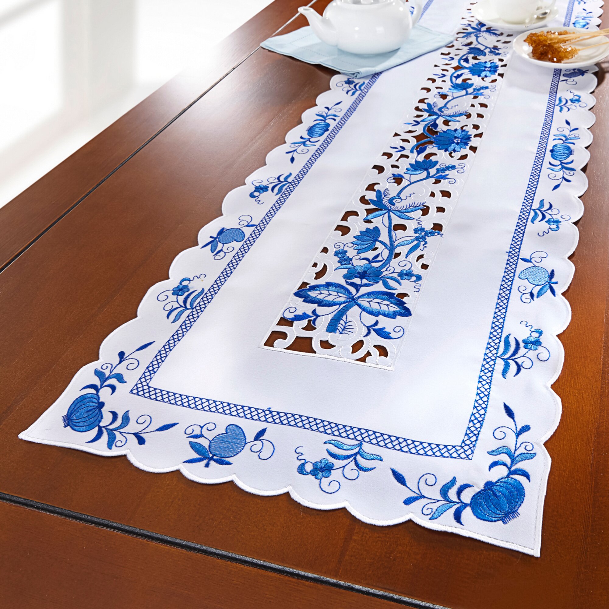 Chemin de table « Fleurs bleues »