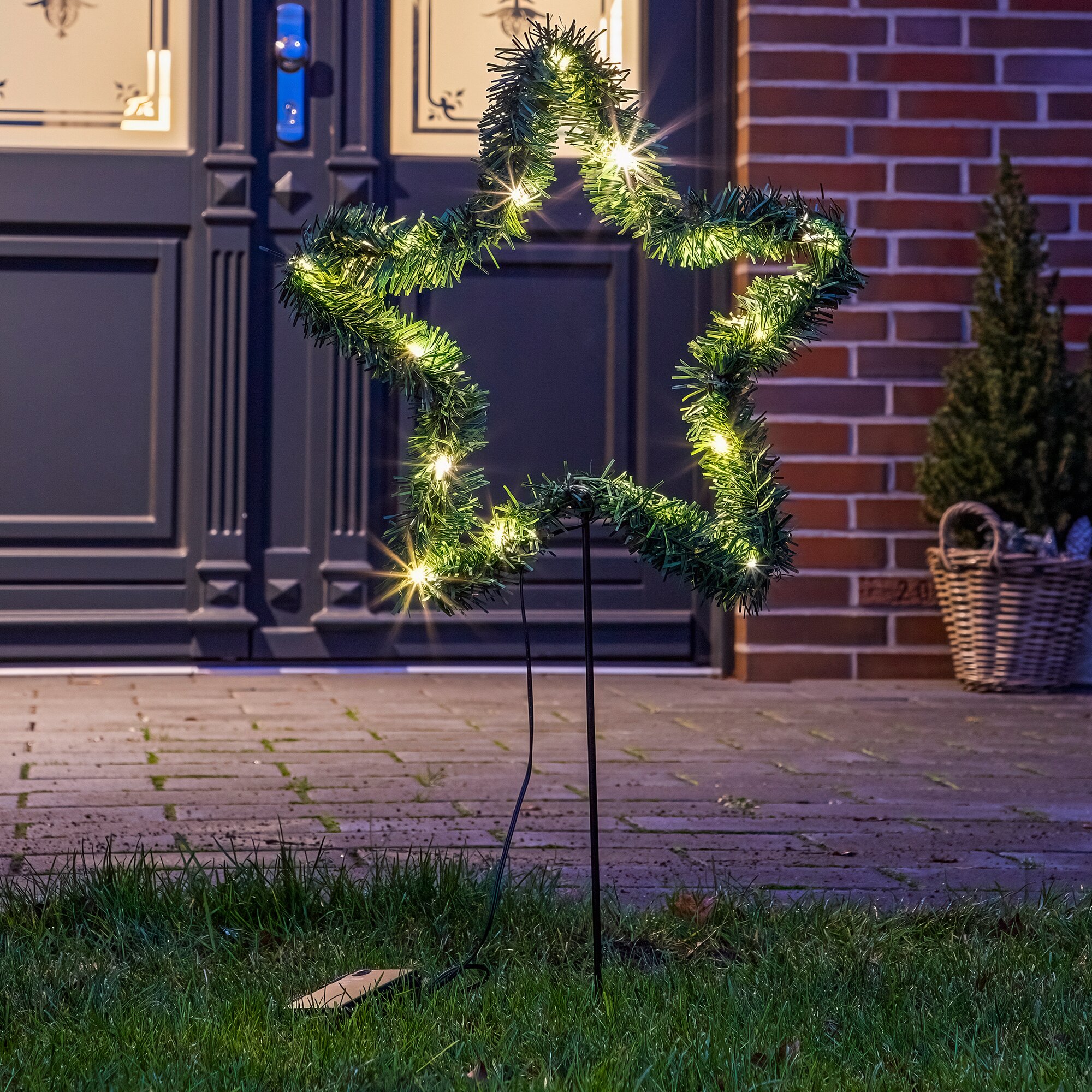 Piquet de jardin à LED «Étoile» avec guirlande de sapin