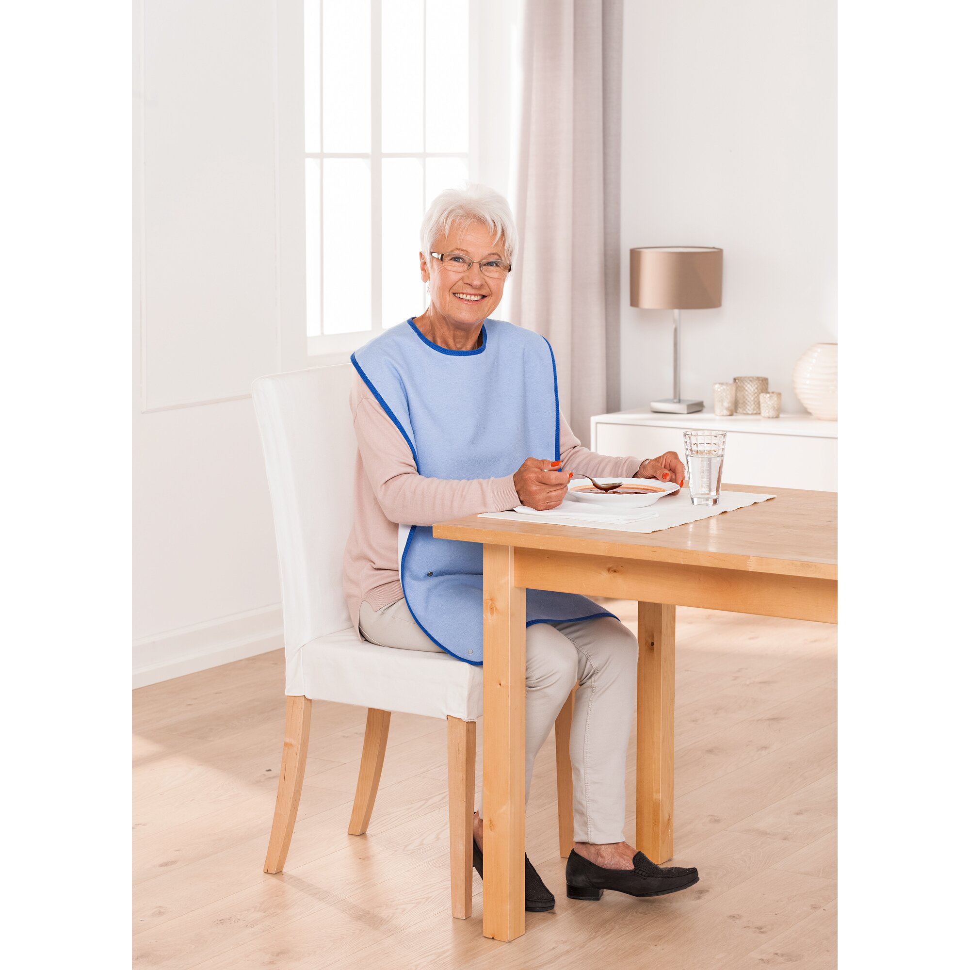 Tablier avec bouton-pression