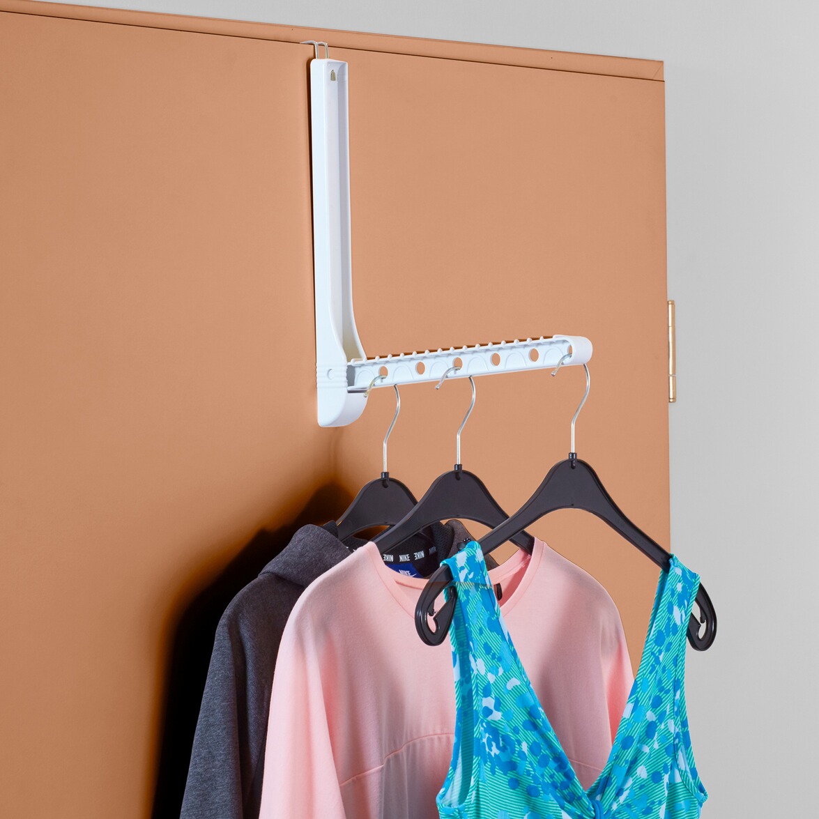 Porte Cintres Pour Armoire _ Rangement de penderie : Connaissez vous la ...