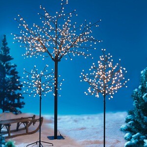 Baum mit LED Ballkugeln